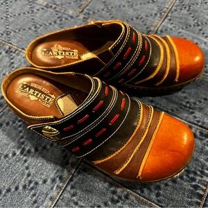 Brown and Black Leather Mules with Open Heel L’Artiste spring step leather